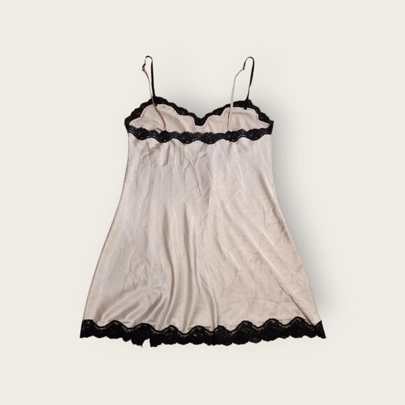 Early 2010s Victoria's Secret silver with black lace trim mini slip dress - Picture 2 of 5